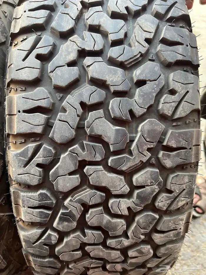 جنوط ميثود 6 مسمار مع كفرات ودواي نص حجري مقاس 285 70 17 5