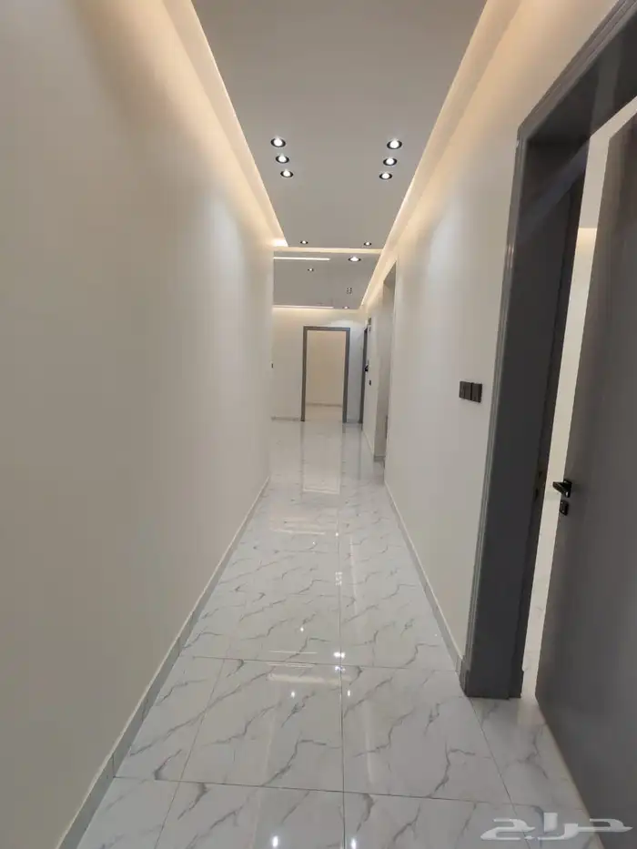 للبيع دور ارضي بحوش مدخل سيارة بسعر 550 الف بالخميس 19