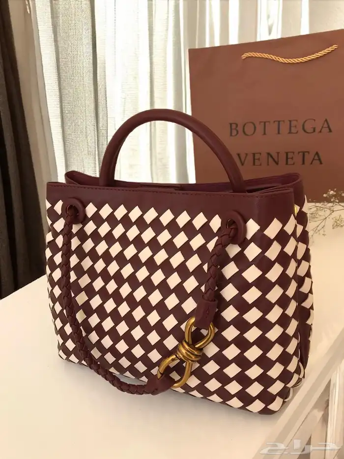 شنط ماركات العرض شنطين ب180  والنشطه ب115 فقط 44