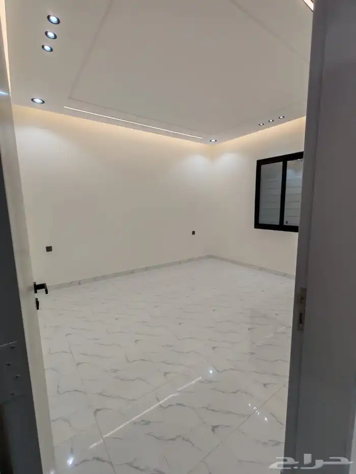 للبيع دور ارضي بحوش مدخل سيارة بسعر 550 الف بالخميس 22