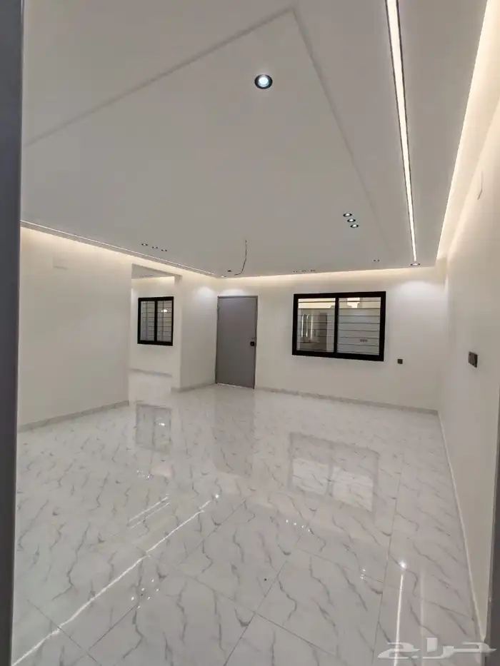 للبيع دور ارضي بحوش مدخل سيارة بسعر 550 الف بالخميس 0