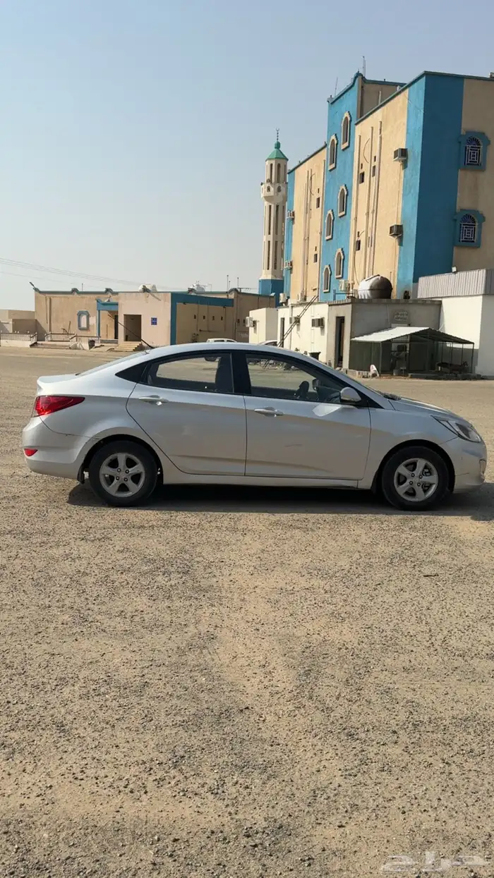 اكسنت موديل 2015 بدي بلد ماعدا رش بسيط في اعلى الشنطه بدون 1