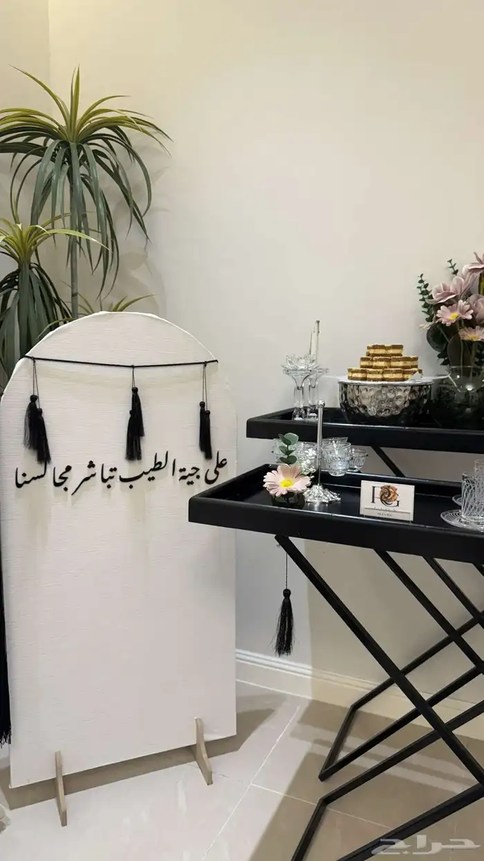 طاولات للبيع ( اسود   بني خشبي   كورنر اسود لمناسبات التخرج 4