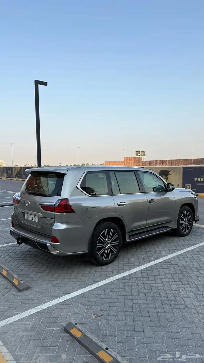 للبيع لكزس 2021 LX 570 S فل كامل سعودي 4