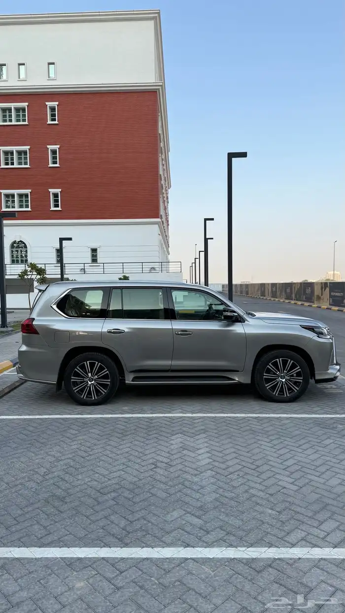 للبيع لكزس 2021 LX 570 S فل كامل سعودي 9
