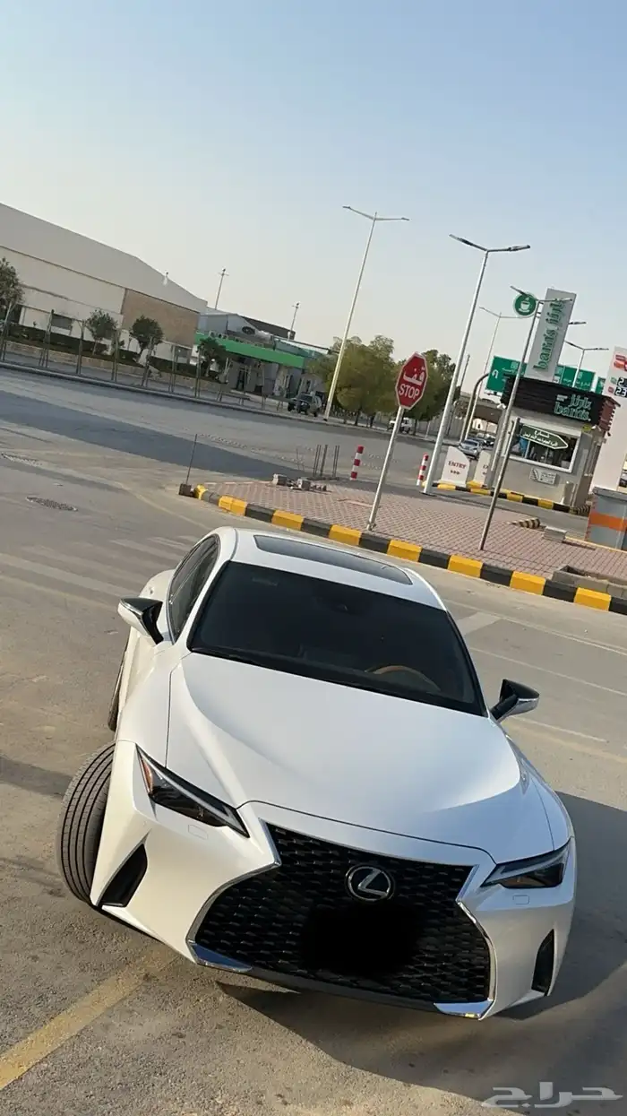 لكزس is300 2023 4