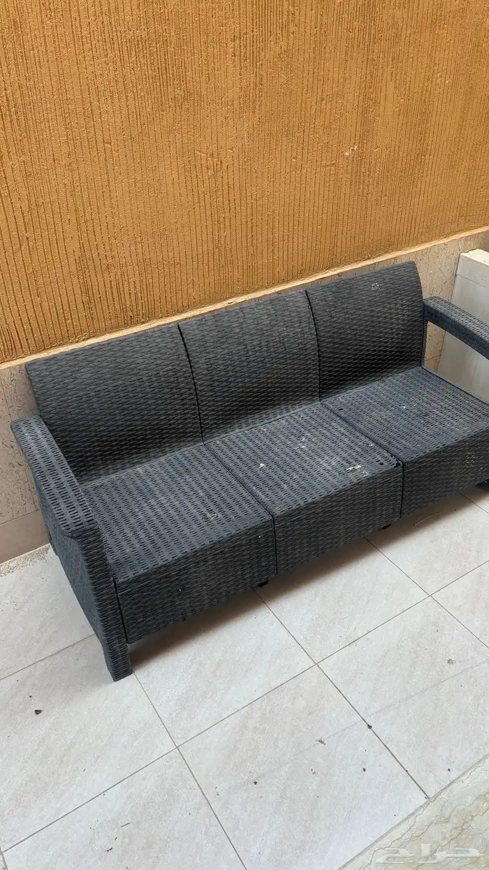 طقم كراسي بلاستيك مع طاولتهم 2