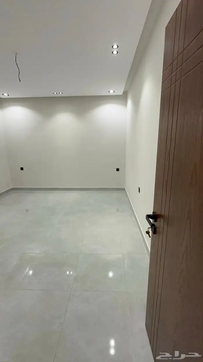 فيلا دوبلكس مساحة 450 م درج جانبي 11
