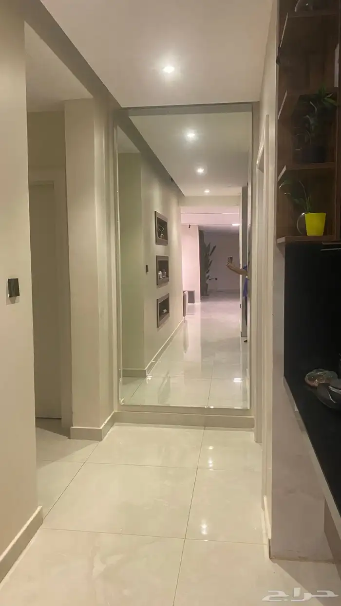 مرايا مدخل جداريه كبيره شبه جديده 0