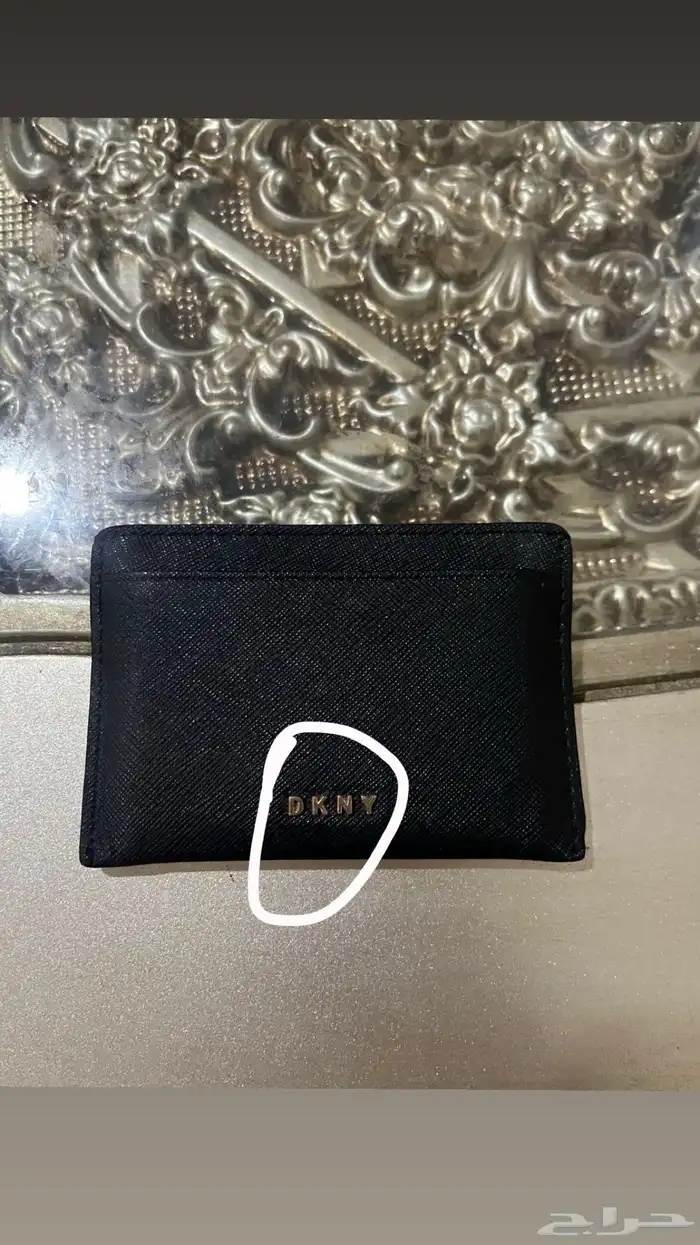 محفظة من DKNY 3