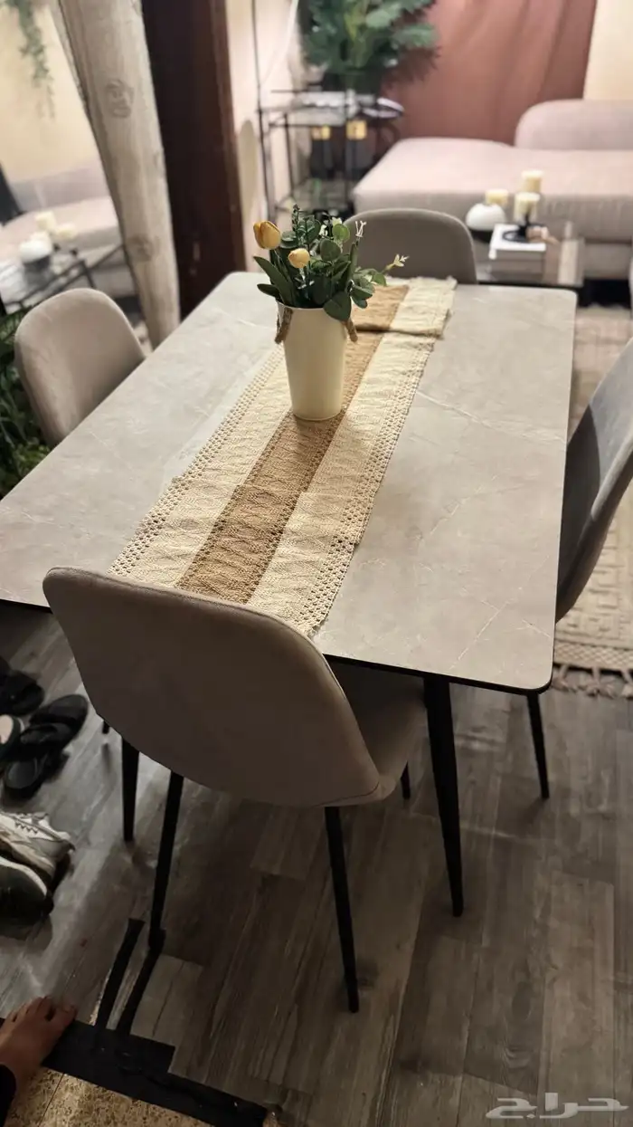 طاولة طعام أربعة عراسي 1