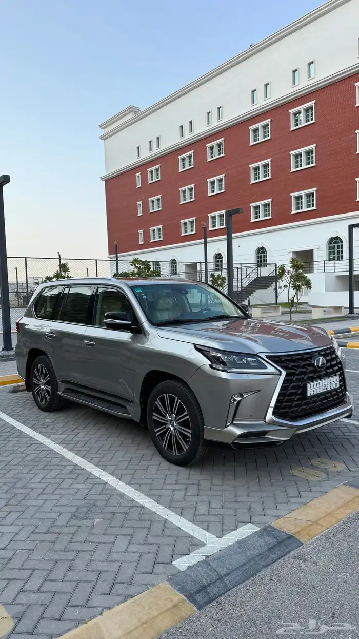 للبيع لكزس 2021 LX 570 S فل كامل سعودي 7