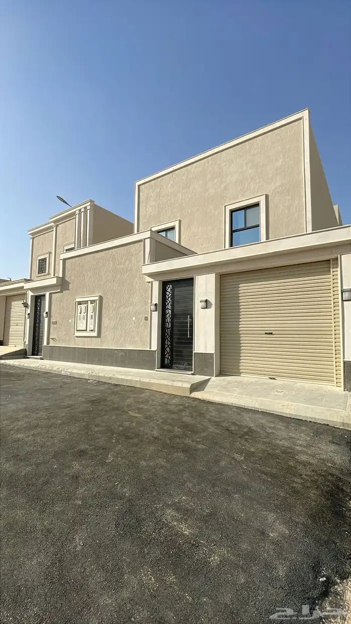 فيلا سكنية دور ارضي وثلاث شقق للبيع 1