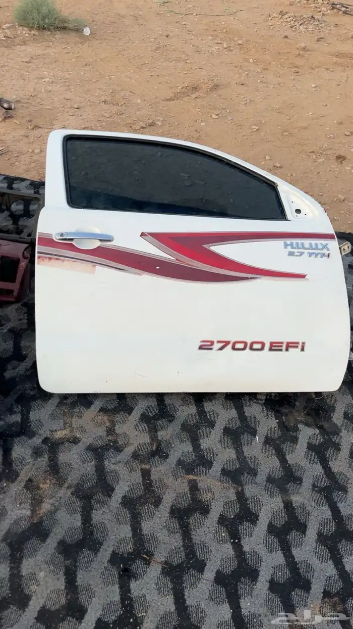 للبيع قطع هايلكس غماره كبوت وباب وقشره طبلون خارجيه وداخليه 1