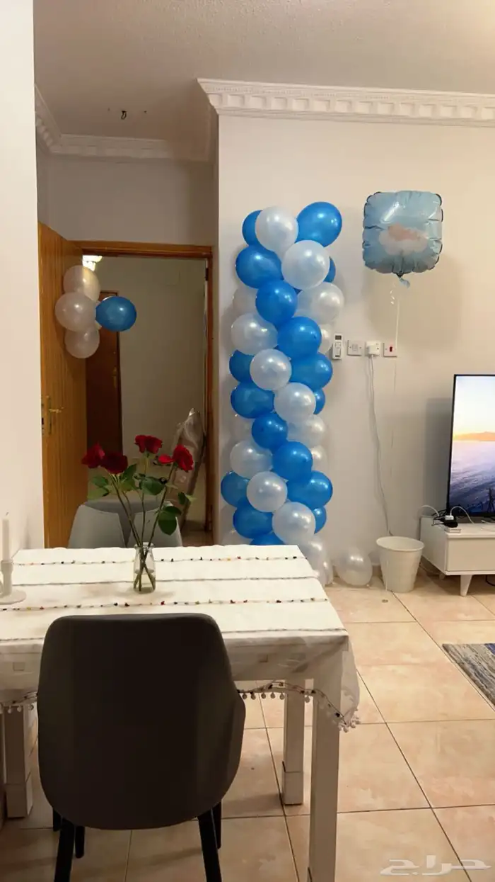 طاوله طعام للبيع مع الكراسي 4