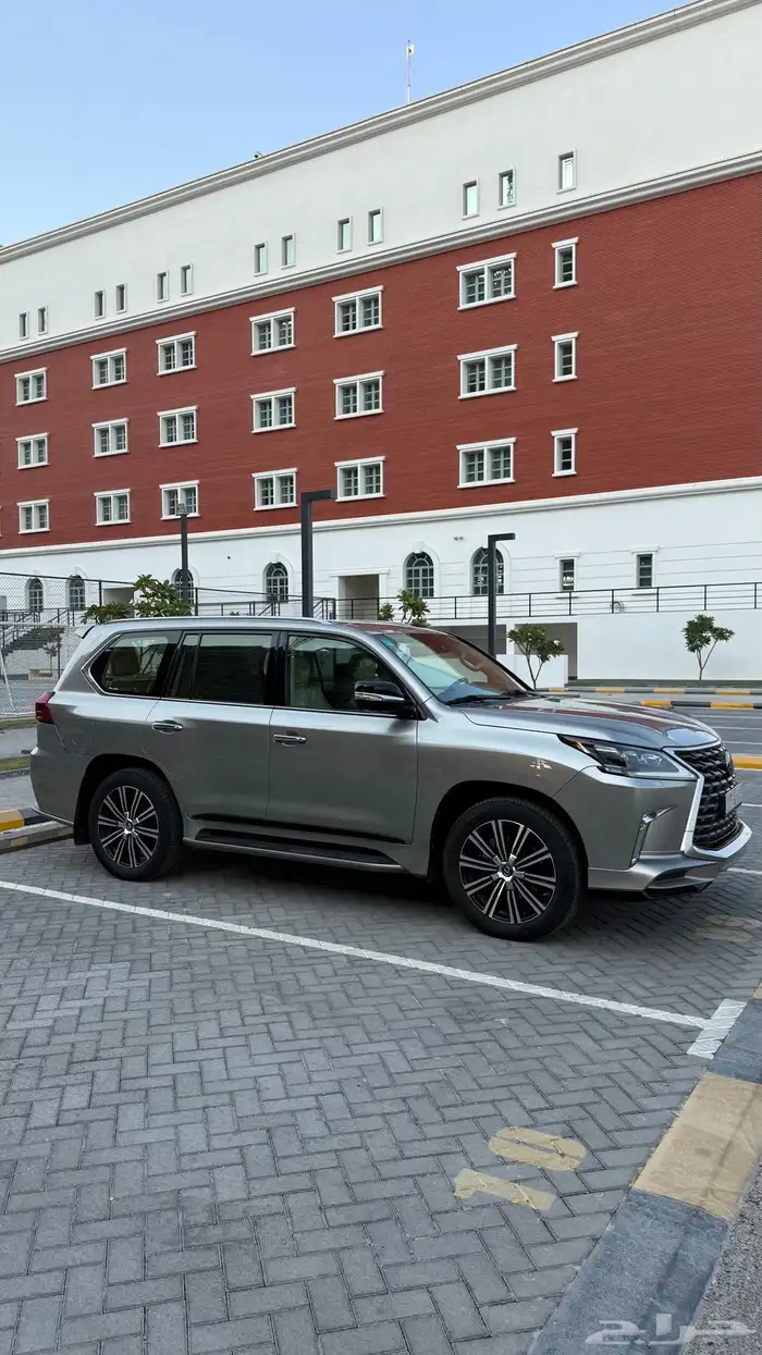 للبيع لكزس 2021 LX 570 S فل كامل سعودي 8