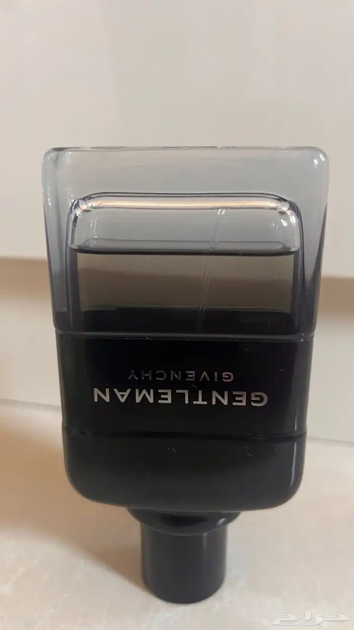 للبيع عطر من جفنشي اسم العطر ( جنتل مان ) 2