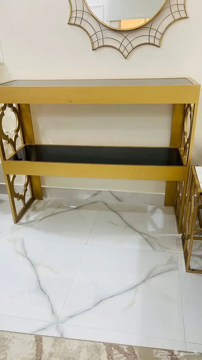 طاوله كبيره وست صغار شبه جديده ومدخل وسلة دخون وسلة قهاوي 2
