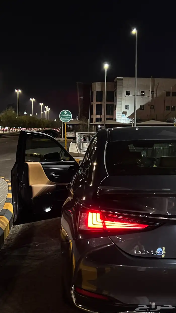 لكزس 2023 Es300 هايبرد ممشى 77 ألف 4