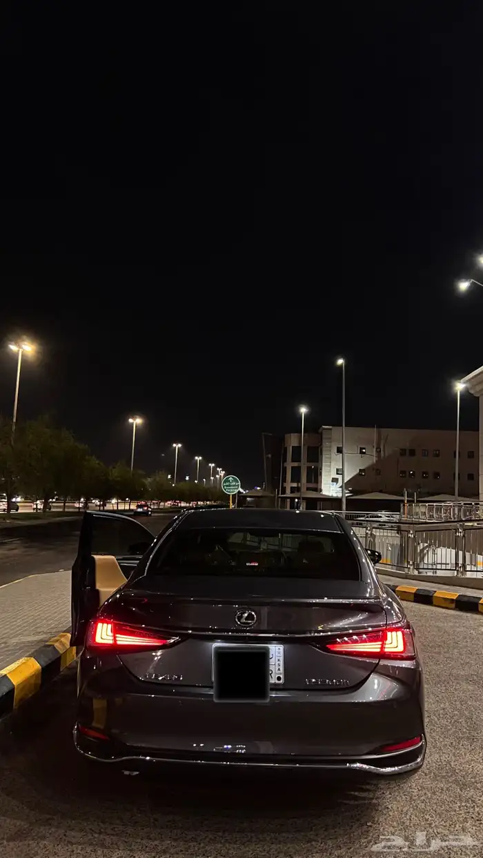 لكزس 2023 Es300 هايبرد ممشى 77 ألف 2
