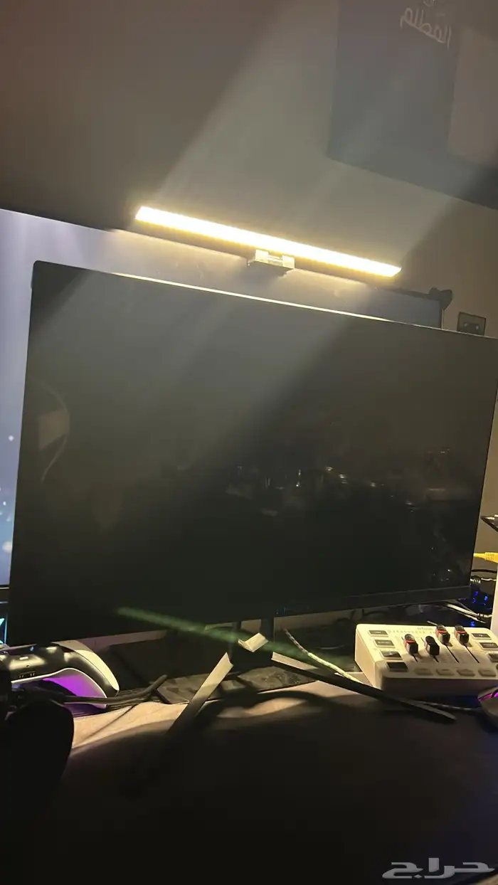 سلام عليكم عندي شاشه 100 فريم للبيع 22 بوصه 0