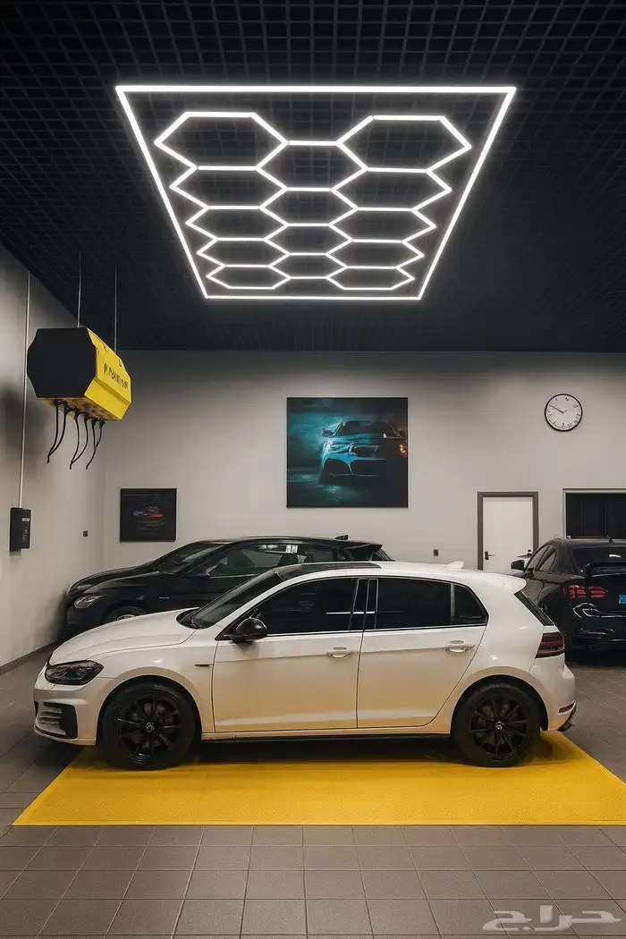إنارة خلية نحل LED (672W)   مقاس كبير 243 484 سم 3