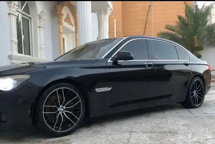 BMW750 0
