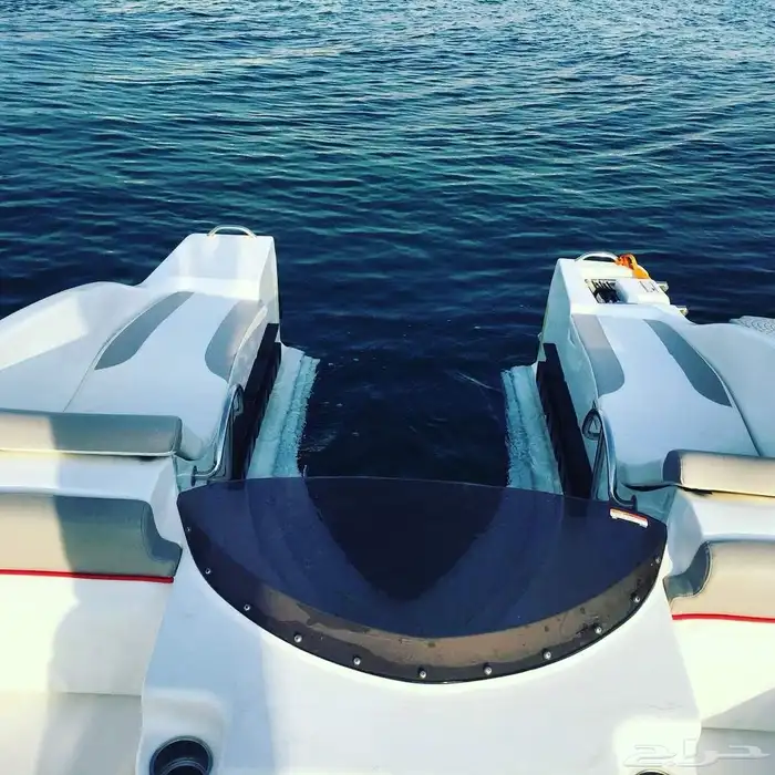 قارب يتصل بالجيت سكي 1