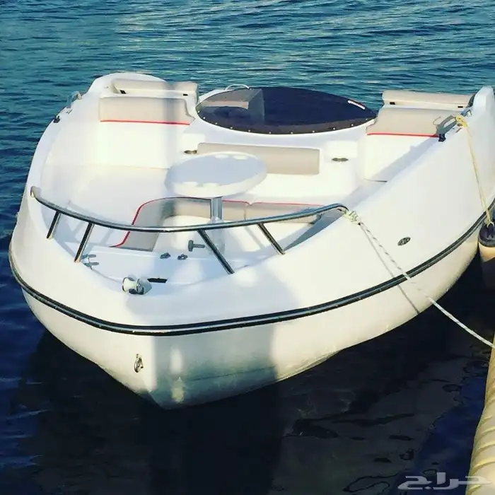 قارب يتصل بالجيت سكي 0