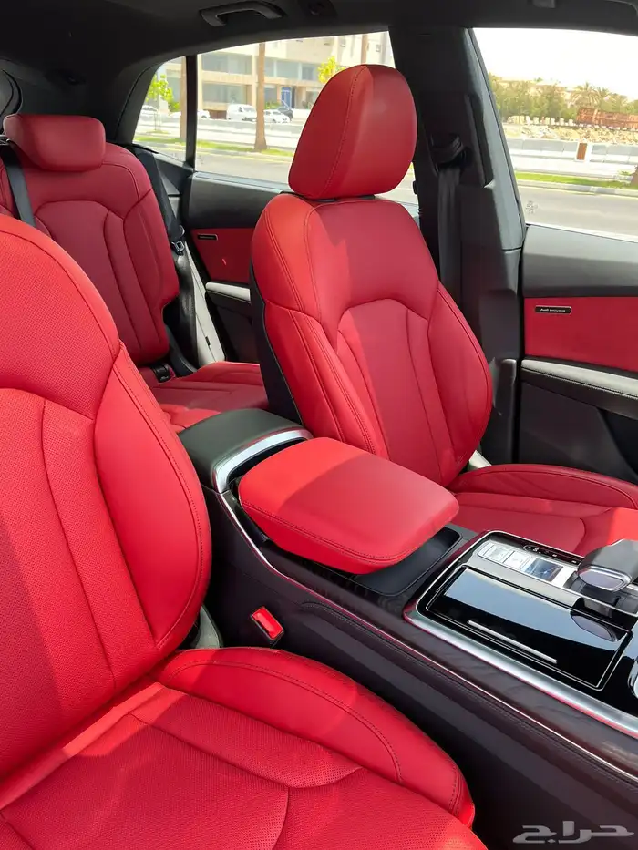 أودي Q8 قمة النظافة بحالة الوكالة 11