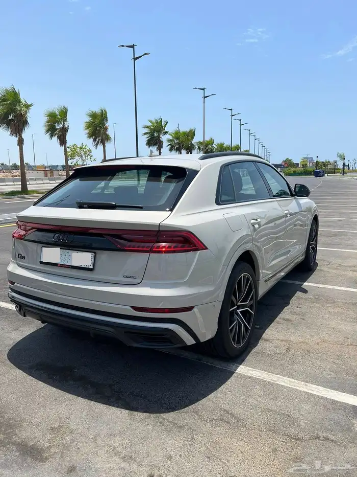 أودي Q8 قمة النظافة بحالة الوكالة 3