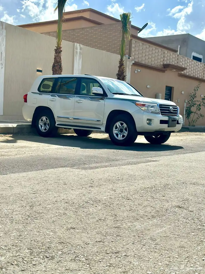 لاندكروزر 2014 3