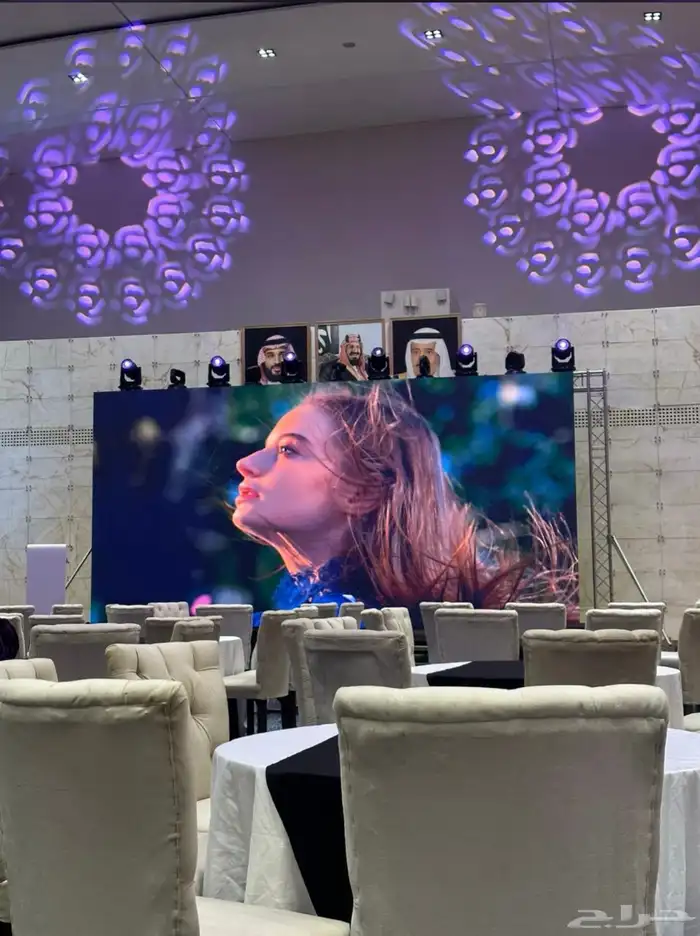 شاشات  بوثات  صوتيات  إضاءات  ستيج 10