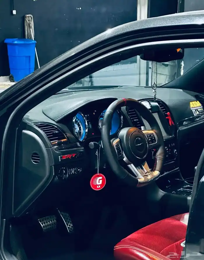 كرايزلر SRT 8 للبيع 7