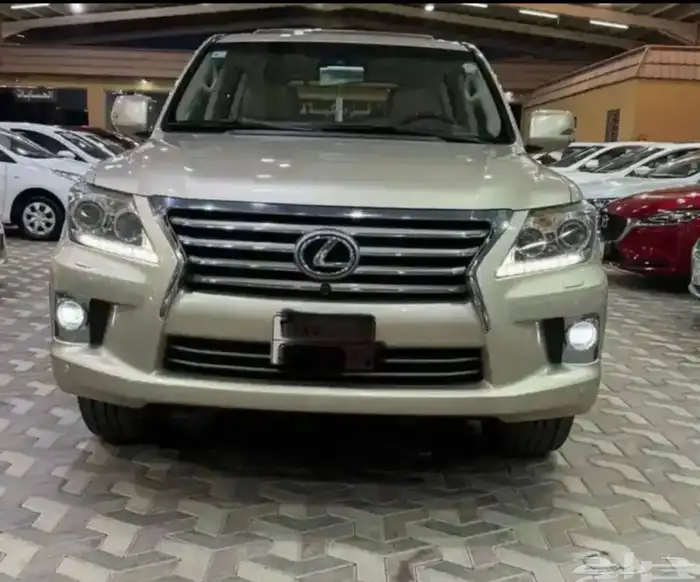 لكزس جيب LX 570 موديل 2014 شبه مخزن مشروط 0