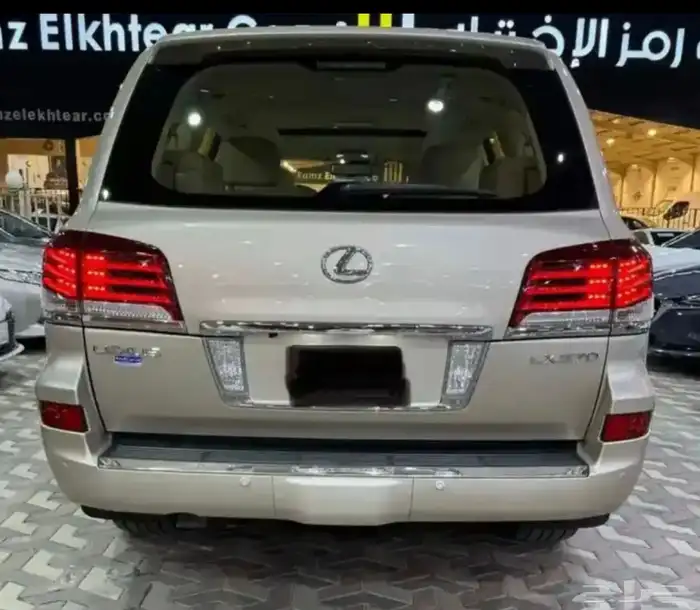 لكزس جيب LX 570 موديل 2014 شبه مخزن مشروط 6