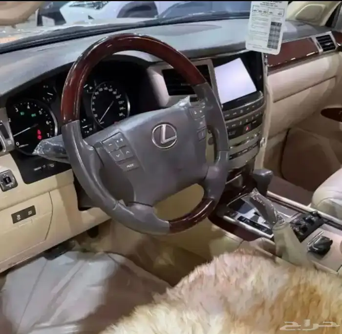 لكزس جيب LX 570 موديل 2014 شبه مخزن مشروط 8