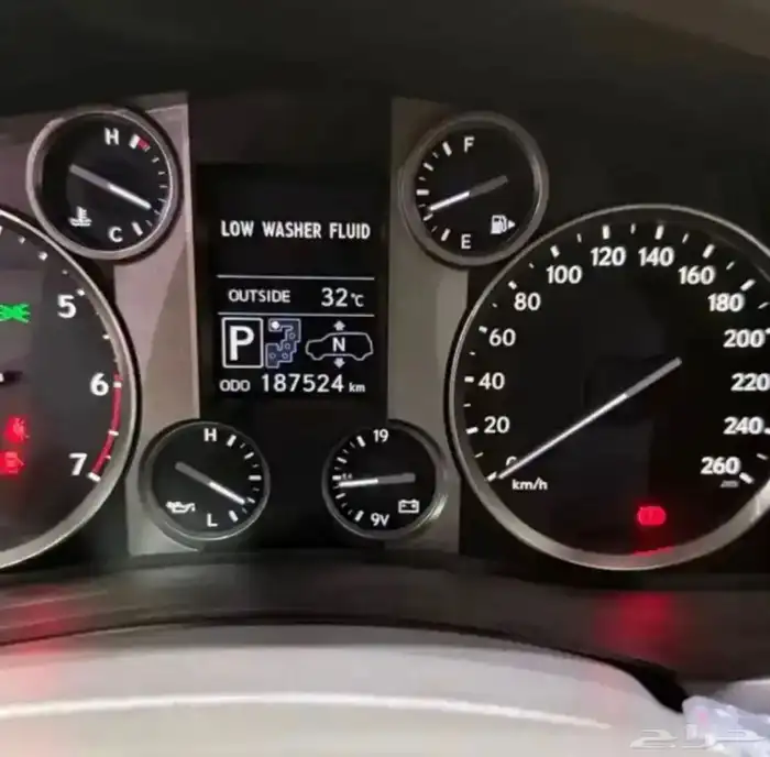 لكزس جيب LX 570 موديل 2014 شبه مخزن مشروط 7