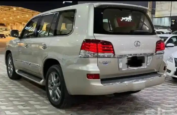 لكزس جيب LX 570 موديل 2014 شبه مخزن مشروط 5