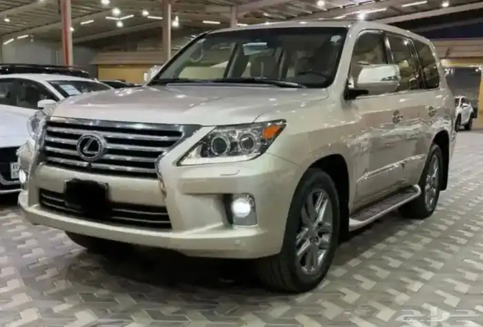لكزس جيب LX 570 موديل 2014 شبه مخزن مشروط 1