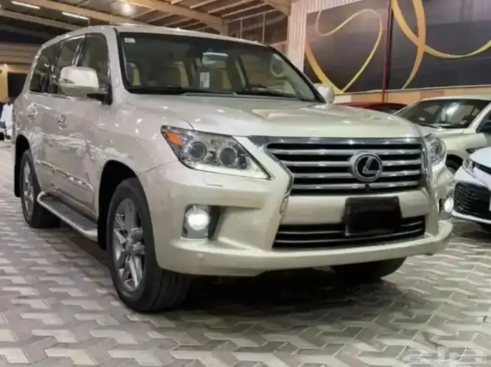 لكزس جيب LX 570 موديل 2014 شبه مخزن مشروط 3