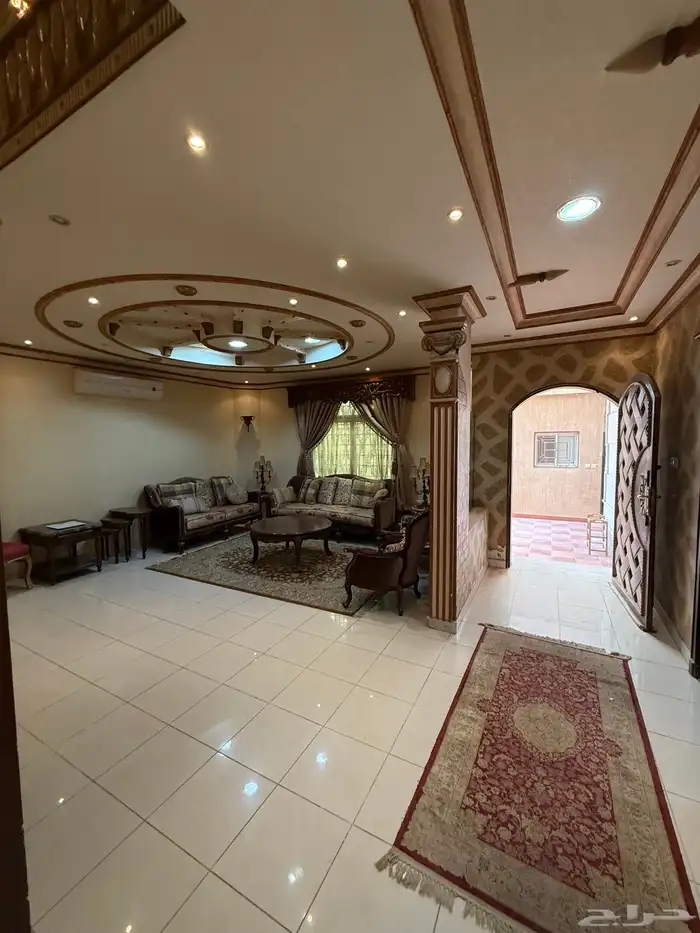 للبيع فيلا مع شقق في اشبيلية 15