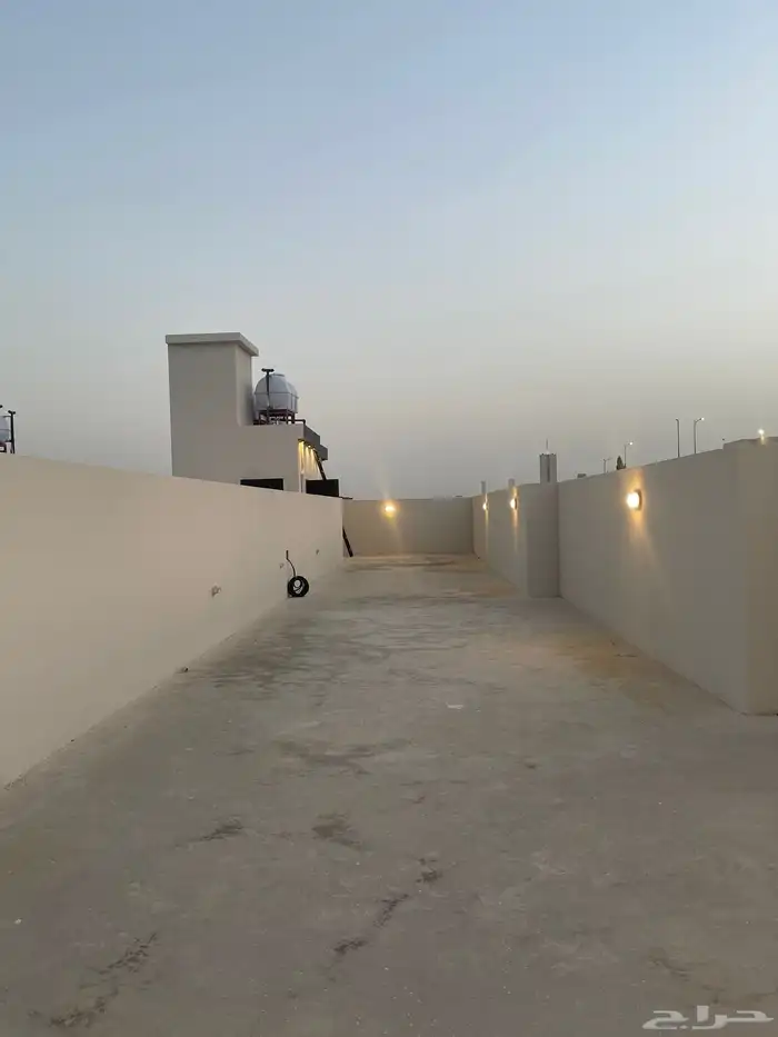 للبيع شقق علويه مساحة 230 م  بسعر 520 الف بالمحاله ابها 21