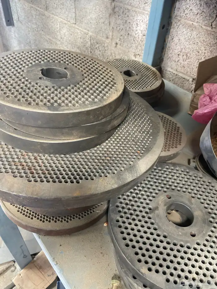 قطع غيار مكابس اعلاف مكعبات خلاطات مبردات دايات 0