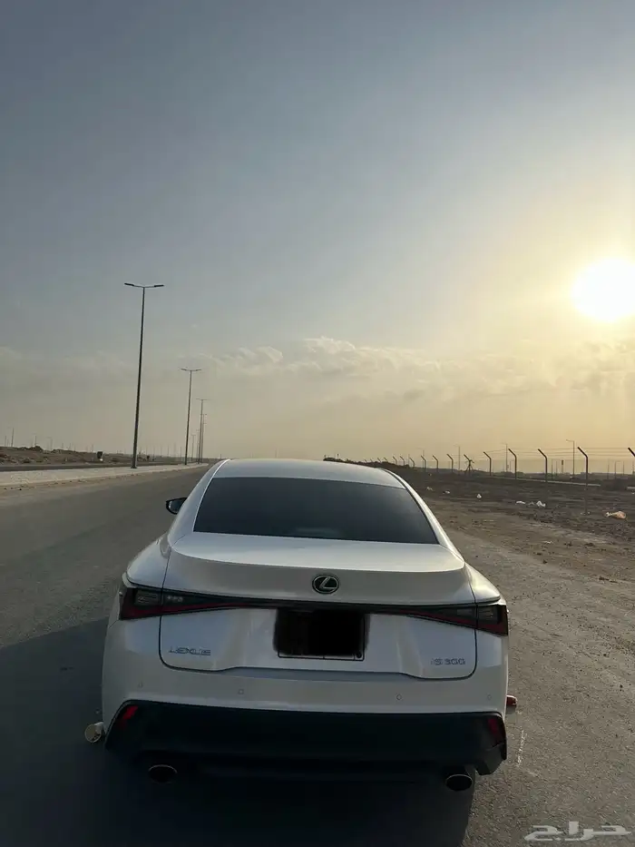 لكزس is300 2023 6