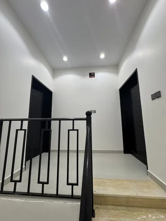 فيلا سكنية دور ارضي وثلاث شقق للبيع 13