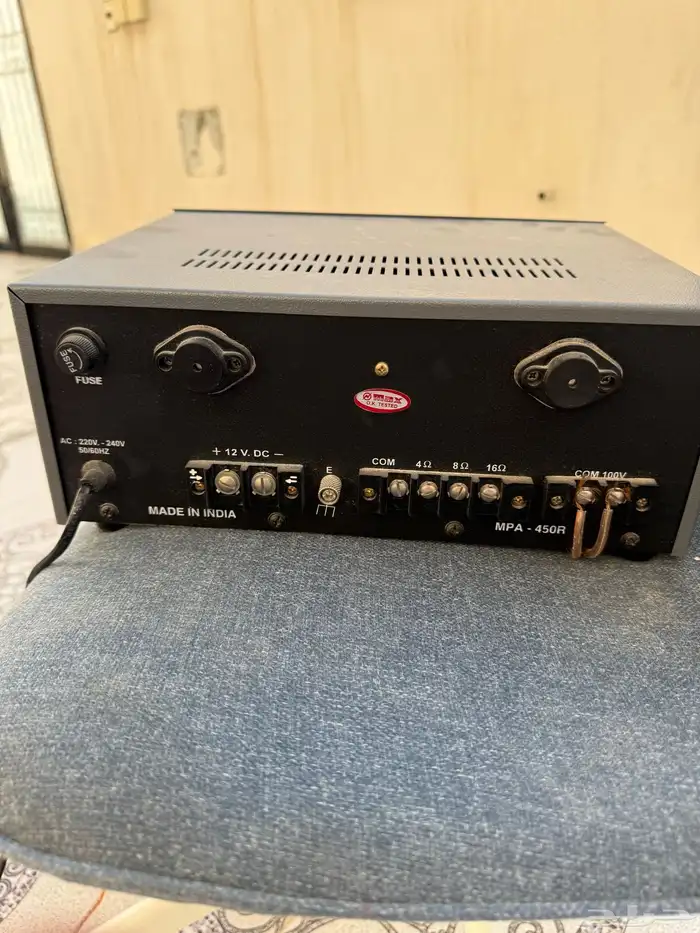 مكبر صوت مع مسجل قديم 0