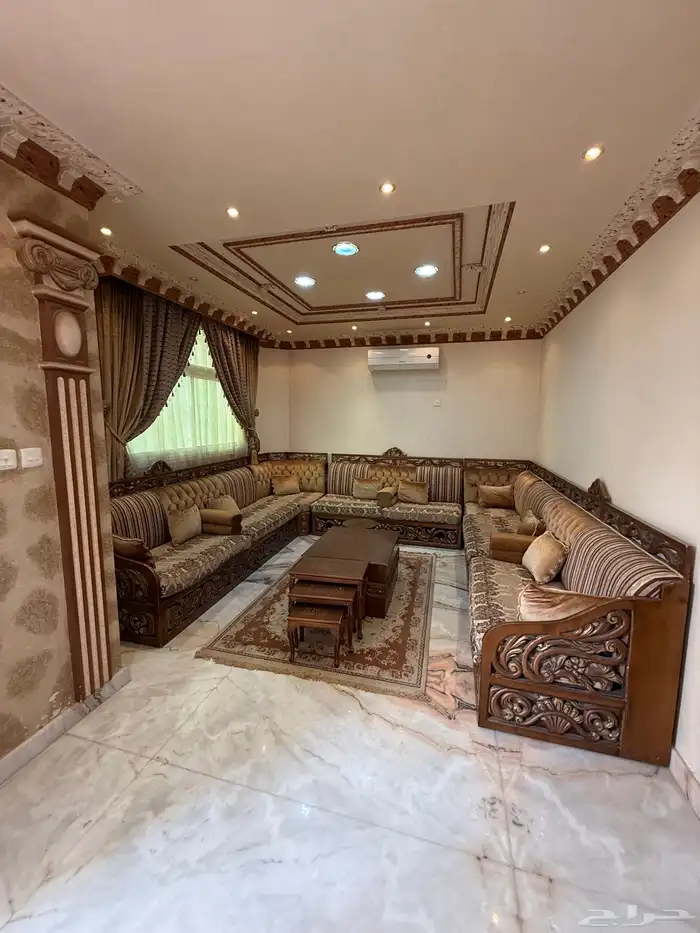 للبيع فيلا مع شقق في اشبيلية 3