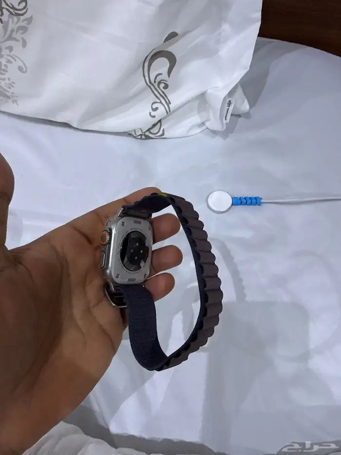 Apple Watch Ultra 2 titanium 49mm 3