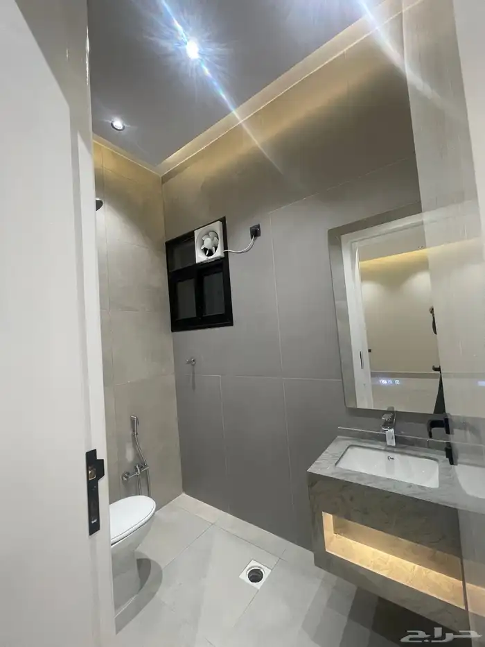 للبيع شقق علويه مساحة 230 م  بسعر 520 الف بالمحاله ابها 19